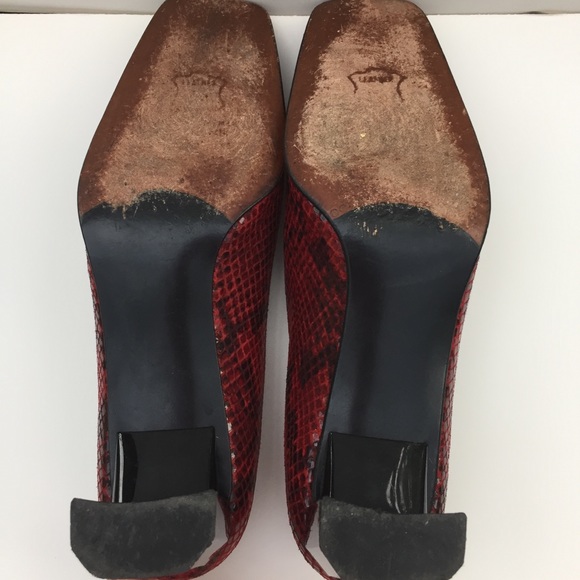 Stuart Weitzmanf faux snake skin pump - Picture 7 of 8